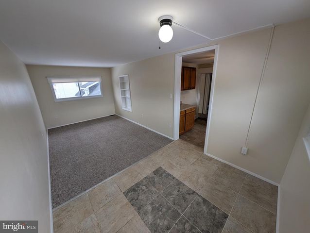 30 W ROLAND RD, Brookhaven, PA 19015