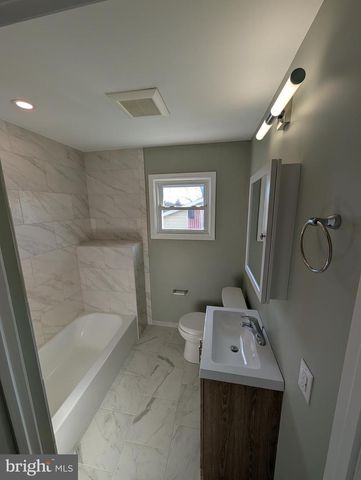 30 W ROLAND RD, Brookhaven, PA 19015