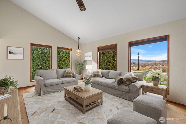 5097 Malaga Alcoa Highway, Malaga, WA 98828