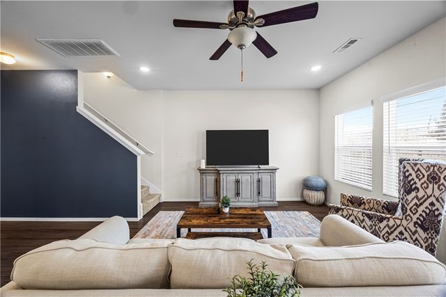 827 E Sparrow Circle, Fayetteville, AR 72701