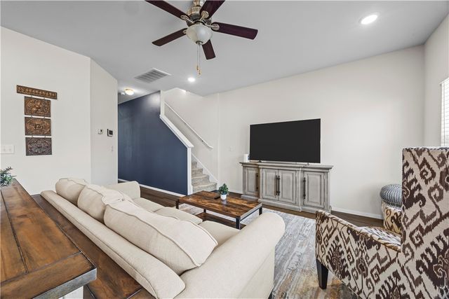 827 E Sparrow Circle, Fayetteville, AR 72701