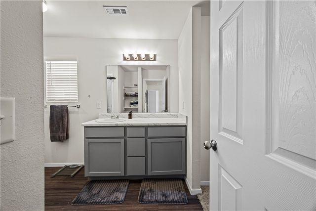 827 E Sparrow Circle, Fayetteville, AR 72701