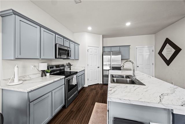 827 E Sparrow Circle, Fayetteville, AR 72701