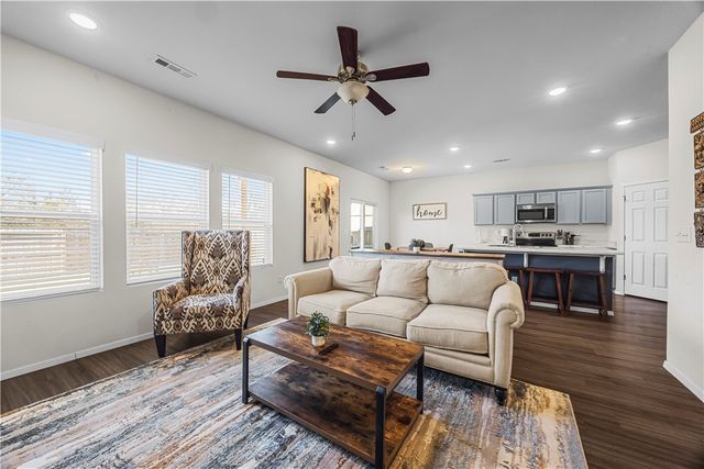 827 E Sparrow Circle, Fayetteville, AR 72701