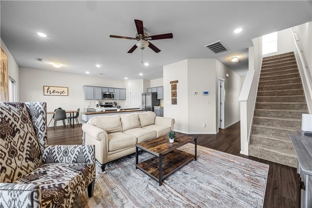 827 E Sparrow Circle, Fayetteville, AR 72701