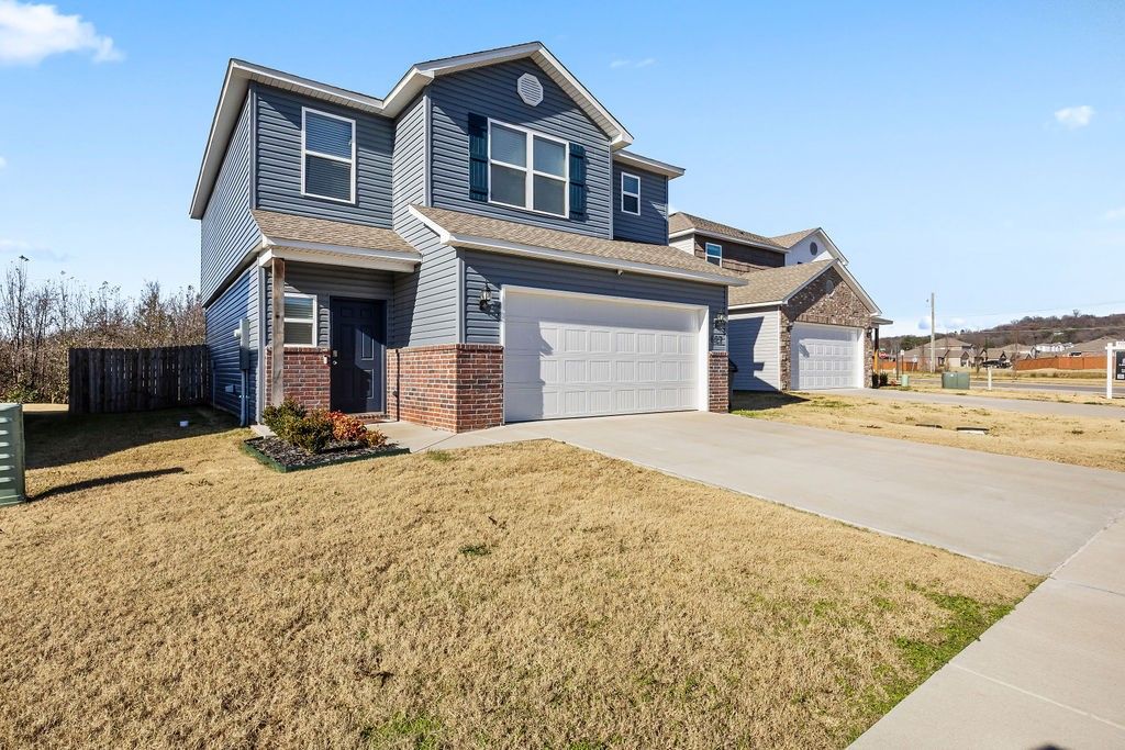 827 E Sparrow Circle, Fayetteville, AR 72701