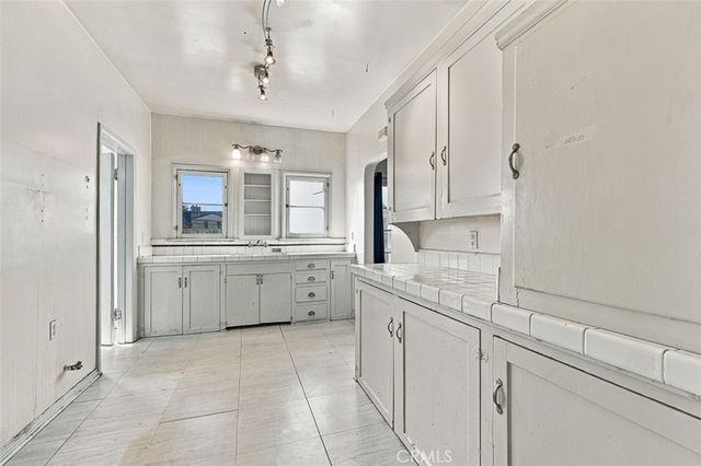 1118 S Sycamore, Los Angeles, CA 90019