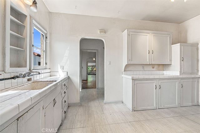 1118 S Sycamore, Los Angeles, CA 90019