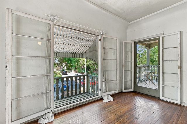 1118 S Sycamore, Los Angeles, CA 90019