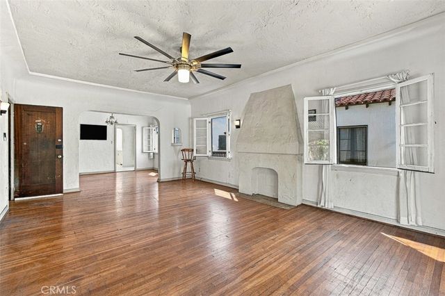 1118 S Sycamore, Los Angeles, CA 90019