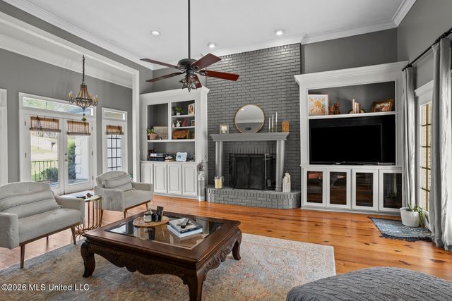 423 Woodlands Circle, Brandon, MS 39047