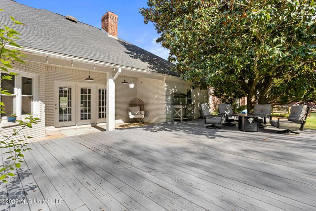 423 Woodlands Circle, Brandon, MS 39047