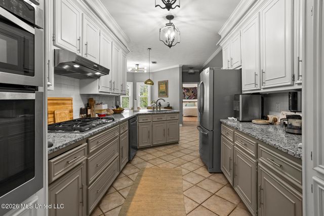 423 Woodlands Circle, Brandon, MS 39047