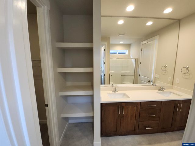 704 Magnolia Av, Woodburn, OR 97071