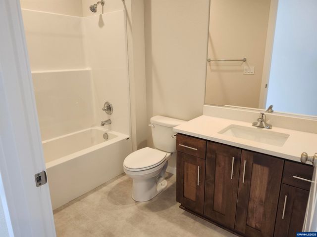 704 Magnolia Av, Woodburn, OR 97071