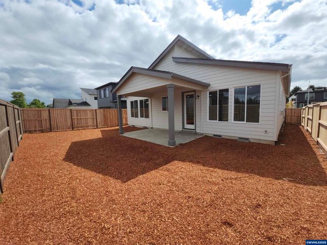 704 Magnolia Av, Woodburn, OR 97071