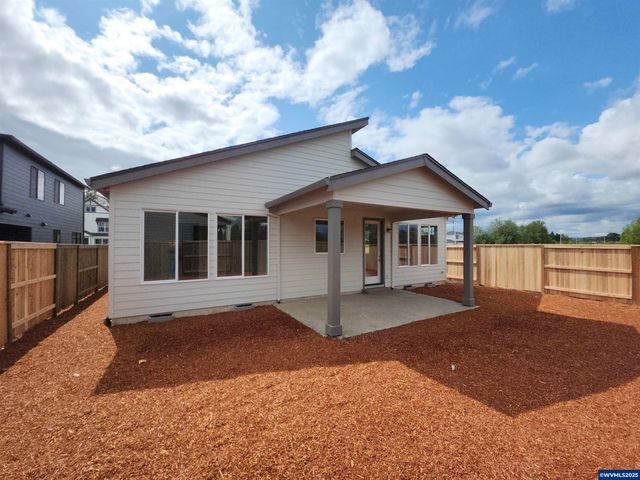 704 Magnolia Av, Woodburn, OR 97071