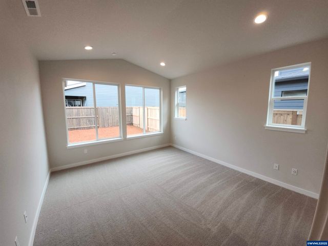 704 Magnolia Av, Woodburn, OR 97071