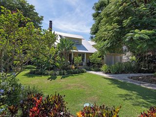 680 8th AVE S, Naples, FL 34102