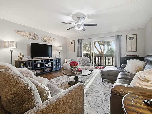 601 N MCDONALD STREET 109, Mount Dora, FL 32757