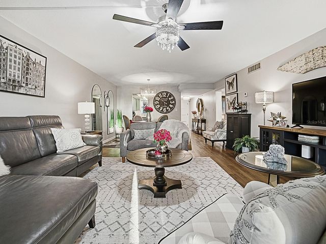 601 N MCDONALD STREET 109, Mount Dora, FL 32757