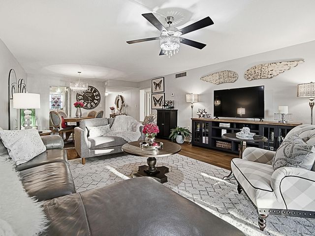 601 N MCDONALD STREET 109, Mount Dora, FL 32757