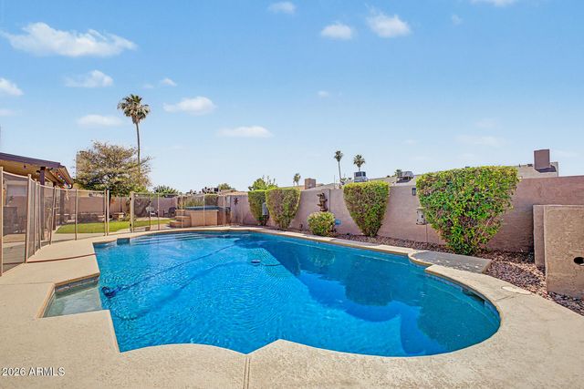 760 N COMANCHE Drive, Chandler, AZ 85224