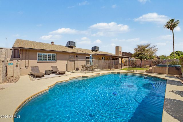 760 N COMANCHE Drive, Chandler, AZ 85224