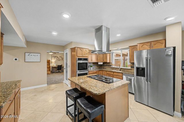 760 N COMANCHE Drive, Chandler, AZ 85224