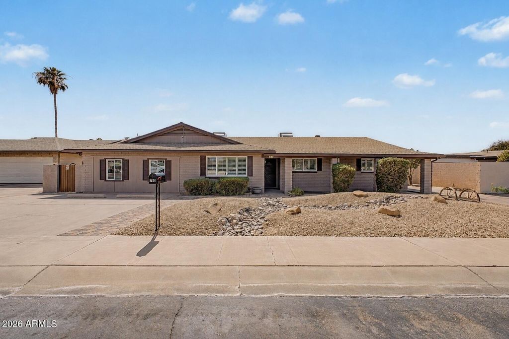 760 N COMANCHE Drive, Chandler, AZ 85224