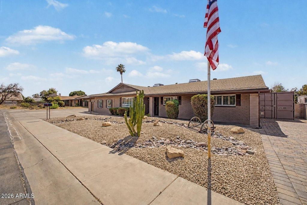 760 N COMANCHE Drive, Chandler, AZ 85224 — photo 2