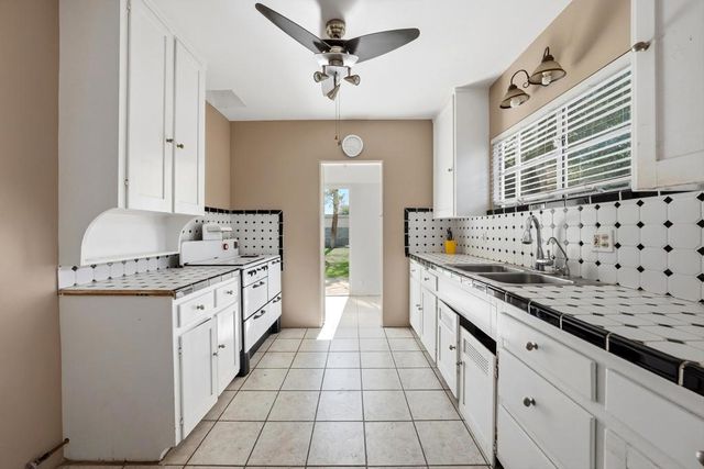 730 N Calle Marcus, Palm Springs, CA 92262