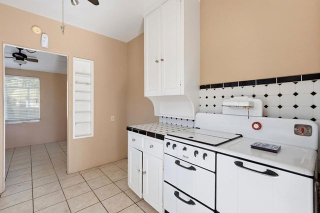 730 N Calle Marcus, Palm Springs, CA 92262