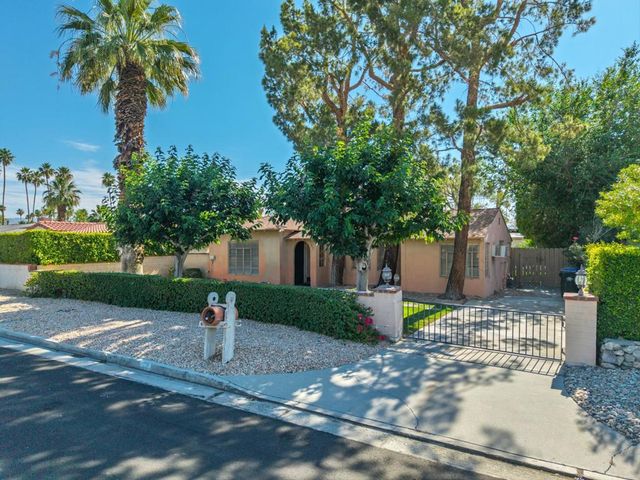 730 N Calle Marcus, Palm Springs, CA 92262