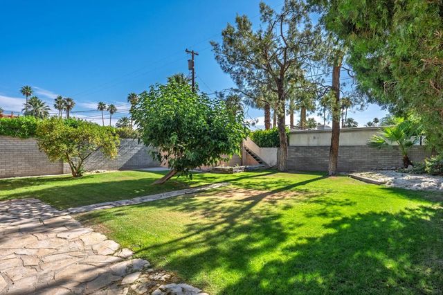 730 N Calle Marcus, Palm Springs, CA 92262