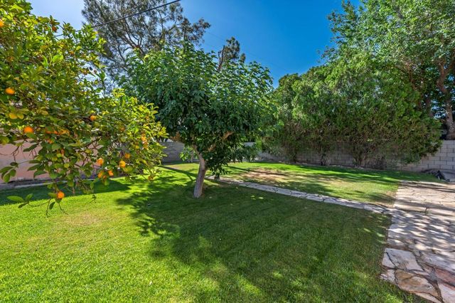 730 N Calle Marcus, Palm Springs, CA 92262