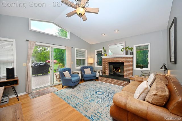 618 W Houstonia Avenue, Royal Oak, MI 48073