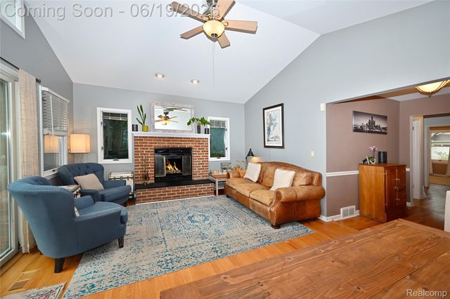618 W Houstonia Avenue, Royal Oak, MI 48073