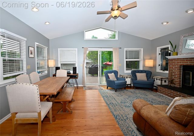 618 W Houstonia Avenue, Royal Oak, MI 48073