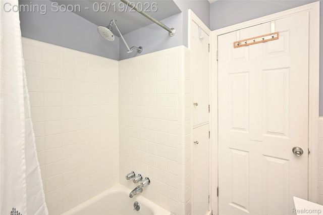 618 W Houstonia Avenue, Royal Oak, MI 48073