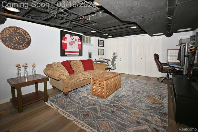 618 W Houstonia Avenue, Royal Oak, MI 48073