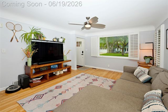 618 W Houstonia Avenue, Royal Oak, MI 48073