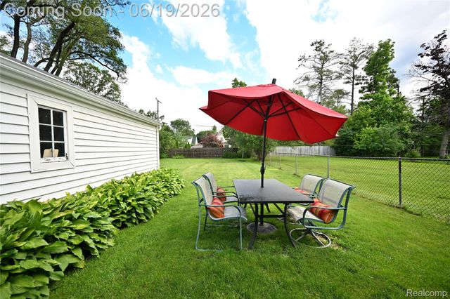 618 W Houstonia Avenue, Royal Oak, MI 48073