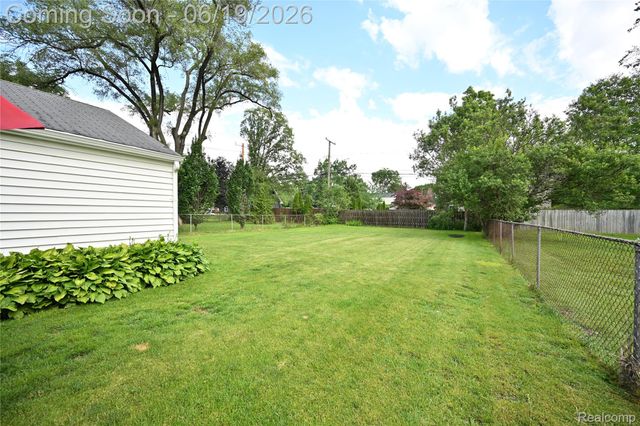618 W Houstonia Avenue, Royal Oak, MI 48073