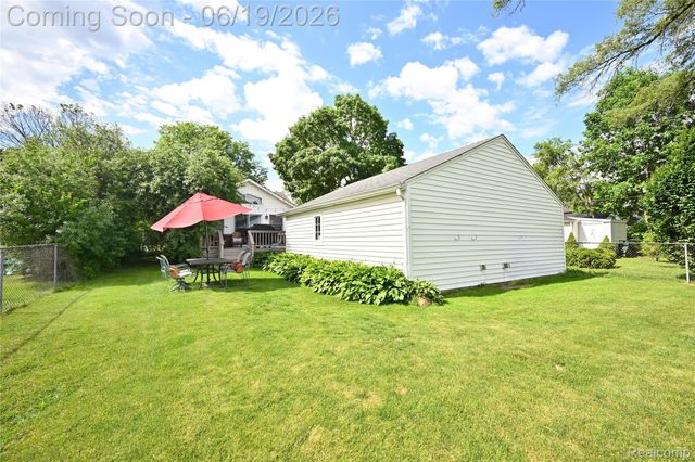 618 W Houstonia Avenue, Royal Oak, MI 48073