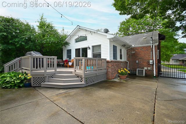 618 W Houstonia Avenue, Royal Oak, MI 48073