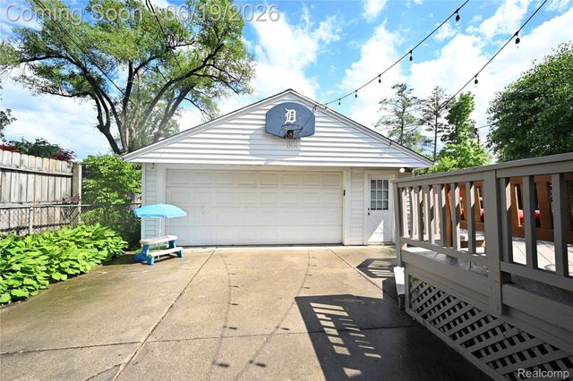618 W Houstonia Avenue, Royal Oak, MI 48073