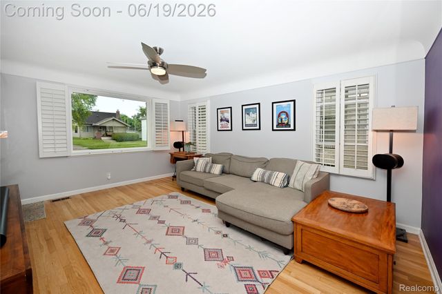 618 W Houstonia Avenue, Royal Oak, MI 48073