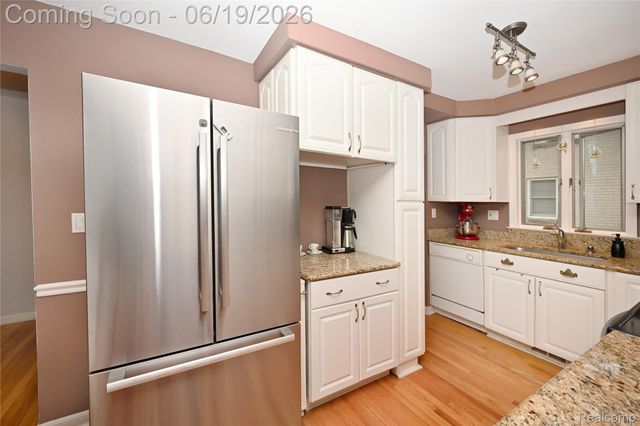 618 W Houstonia Avenue, Royal Oak, MI 48073