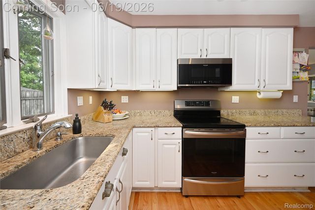 618 W Houstonia Avenue, Royal Oak, MI 48073